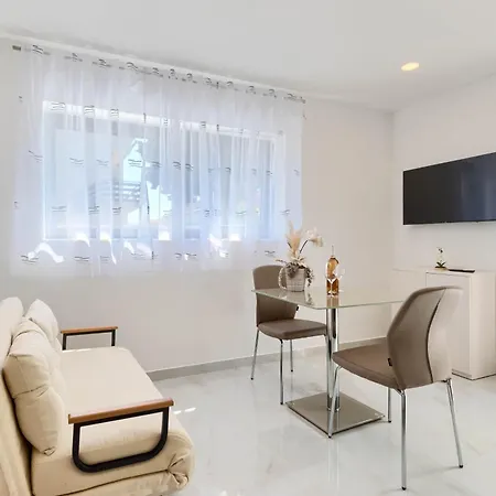 Nena - 1 Apartamento Pula