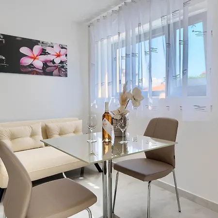 Nena - 1 Apartamento *